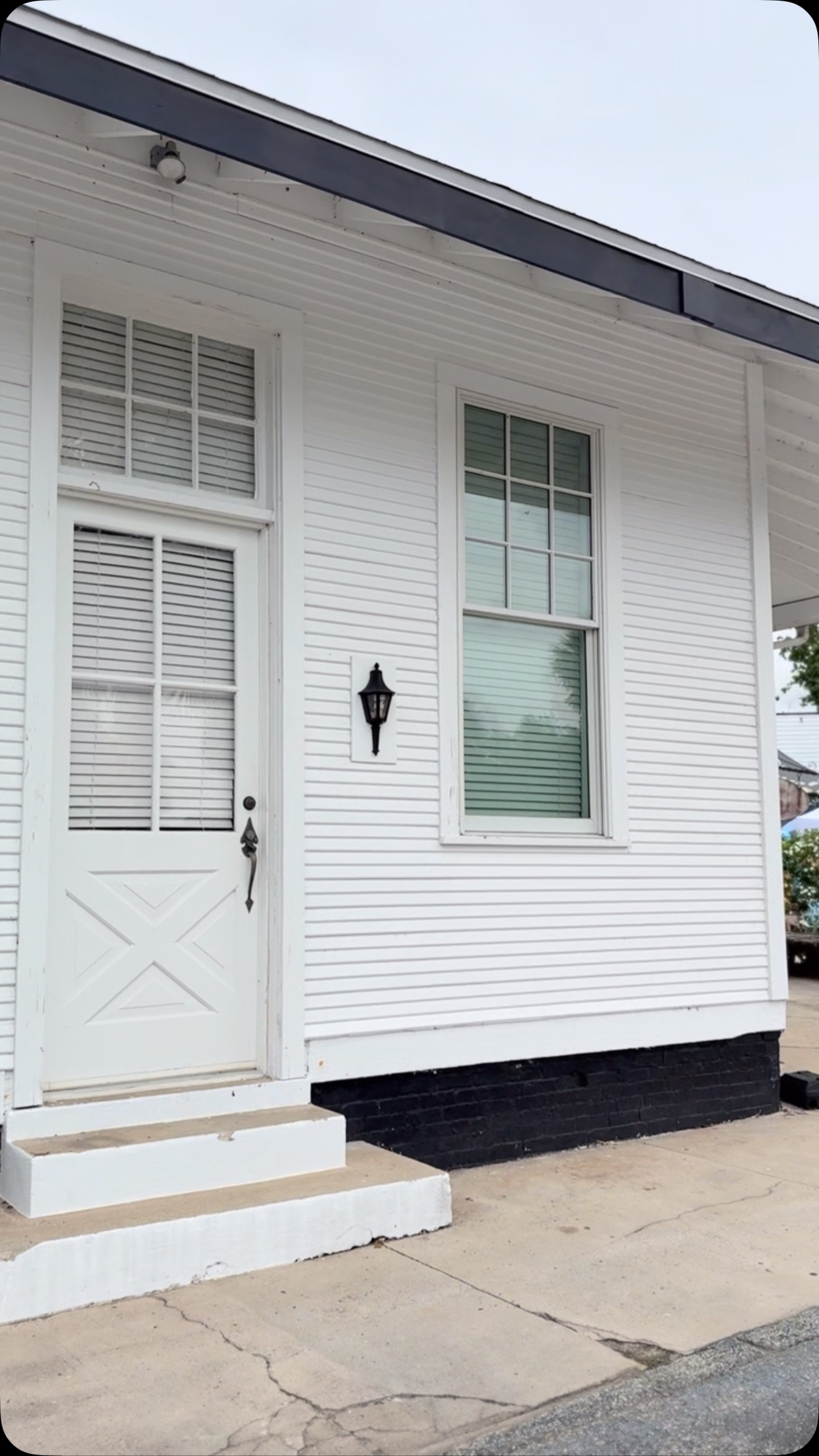 Exterior cleaning at the Mount Dora Chamber of Commerce visitor center.